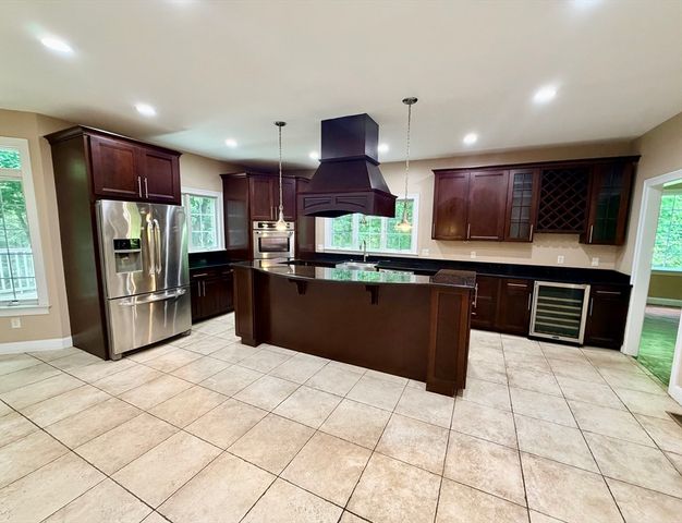41 Thresher Rd, Hampden, MA 01036