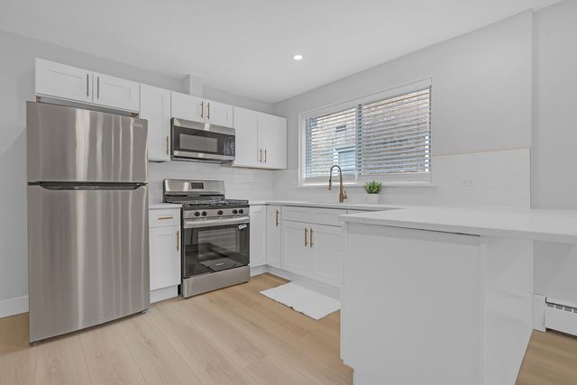 2712 W Balmoral Avenue 2E, Chicago, IL 60625