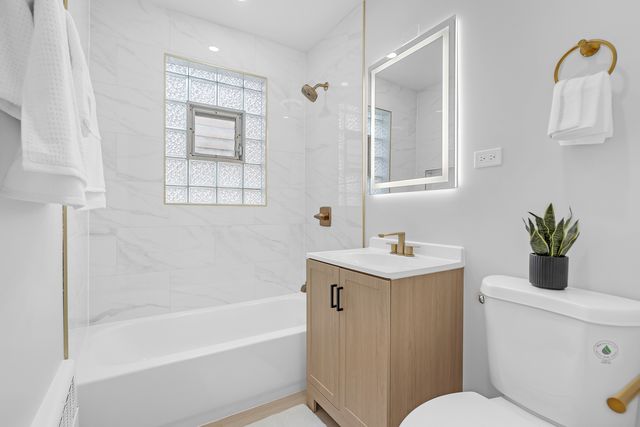 2712 W Balmoral Avenue 2E, Chicago, IL 60625