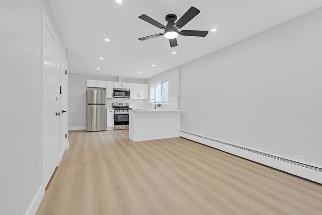 2712 W Balmoral Avenue 2E, Chicago, IL 60625