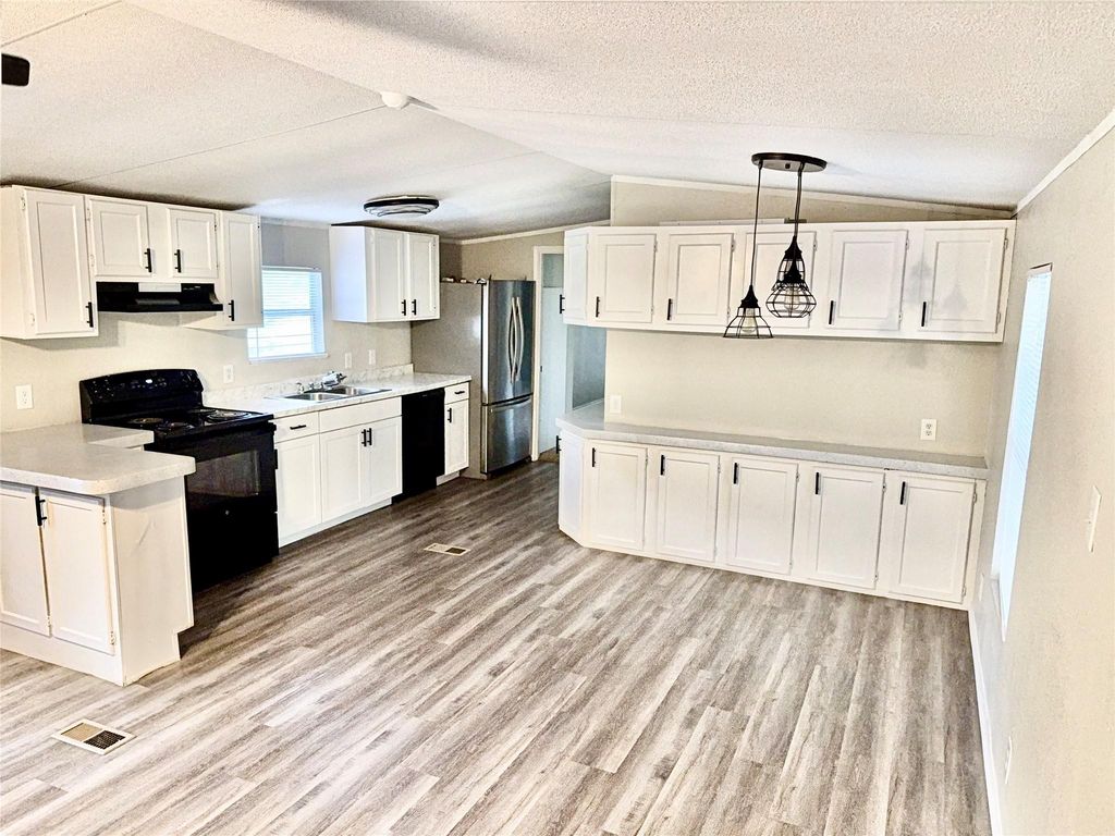 750 Oak MDWS, San Marcos, TX 78666