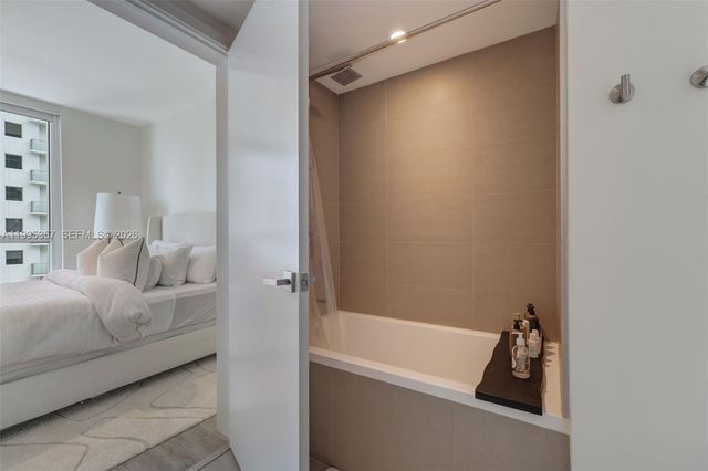 1080 Brickell Ave 1909, Miami, FL 33131