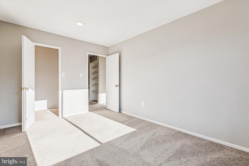 Image 11 of property listing at 10012 FOREST VIEW PL, Montgomery Village, MD 20886