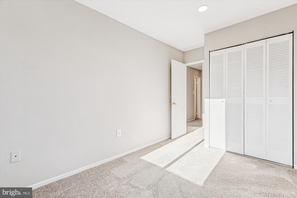 Image 13 of property listing at 10012 FOREST VIEW PL, Montgomery Village, MD 20886