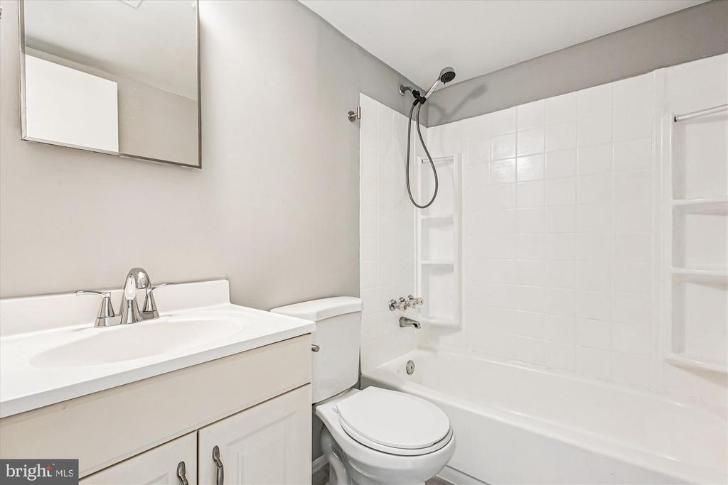 Image 15 of property listing at 10012 FOREST VIEW PL, Montgomery Village, MD 20886