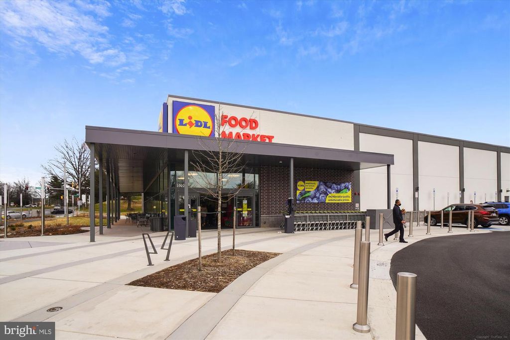 Image 21 of property listing at 10012 FOREST VIEW PL, Montgomery Village, MD 20886