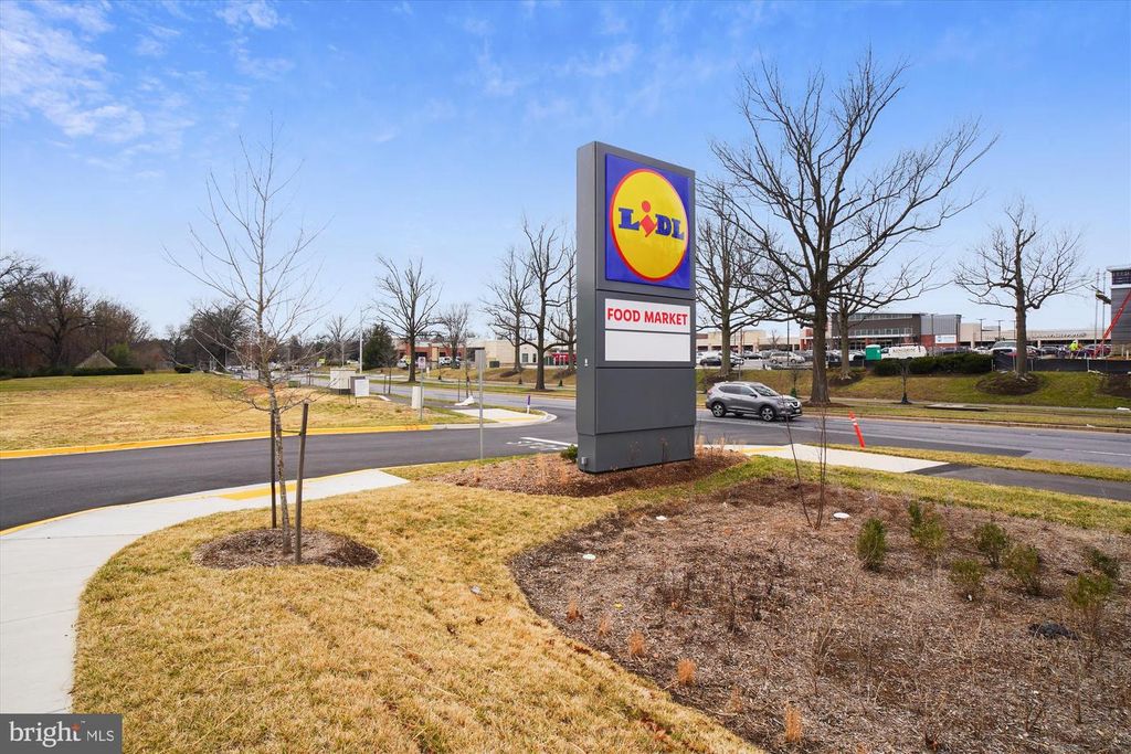 Image 22 of property listing at 10012 FOREST VIEW PL, Montgomery Village, MD 20886