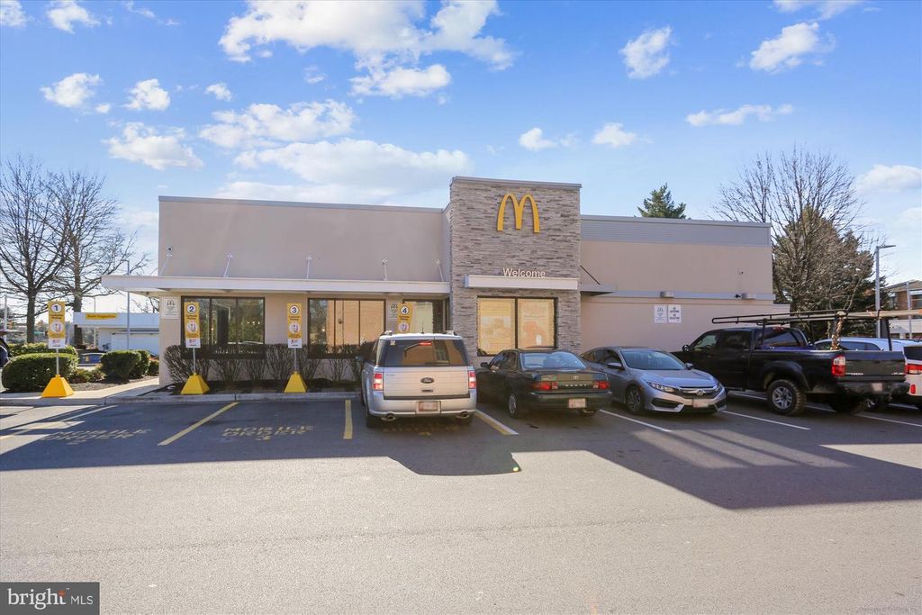 Image 23 of property listing at 10012 FOREST VIEW PL, Montgomery Village, MD 20886