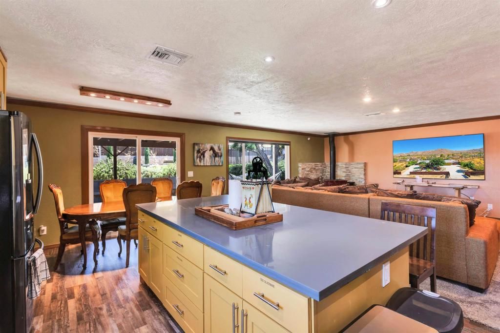 Image 10 of property listing at 60291 La Mirada Trl, Joshua Tree, CA 92252
