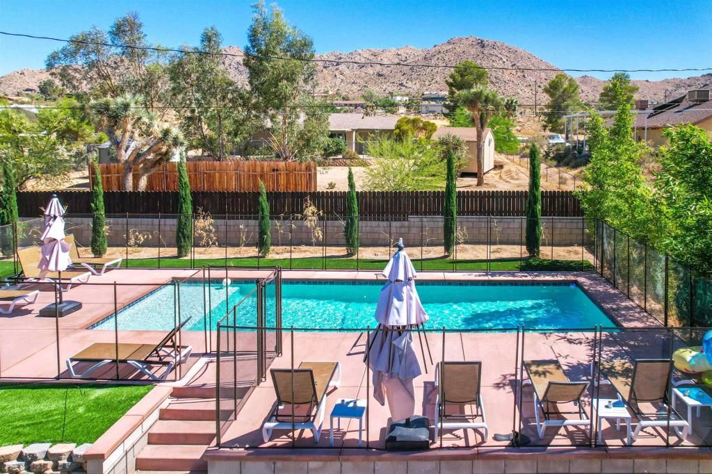 Image 2 of property listing at 60291 La Mirada Trl, Joshua Tree, CA 92252