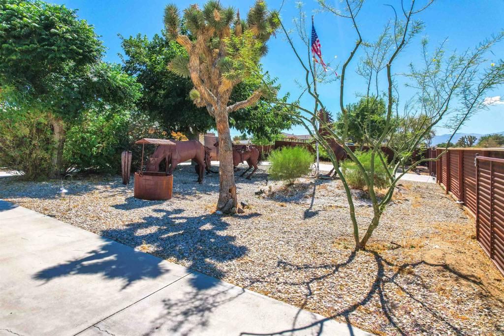 Image 33 of property listing at 60291 La Mirada Trl, Joshua Tree, CA 92252