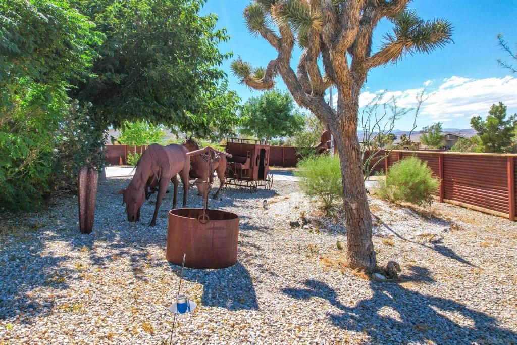 Image 34 of property listing at 60291 La Mirada Trl, Joshua Tree, CA 92252