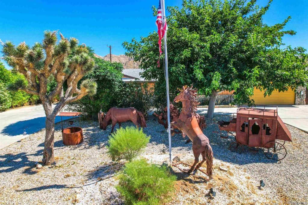 Image 5 of property listing at 60291 La Mirada Trl, Joshua Tree, CA 92252