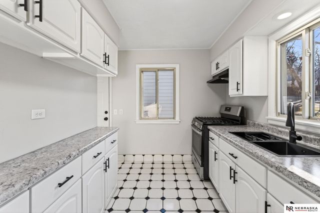 3818 Pinkney Street, Omaha, NE 68111