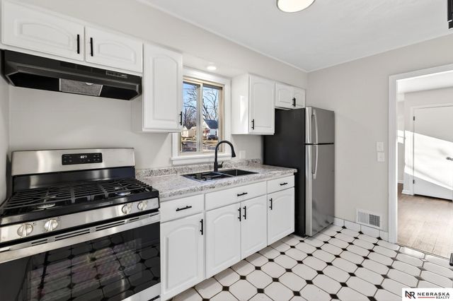 3818 Pinkney Street, Omaha, NE 68111