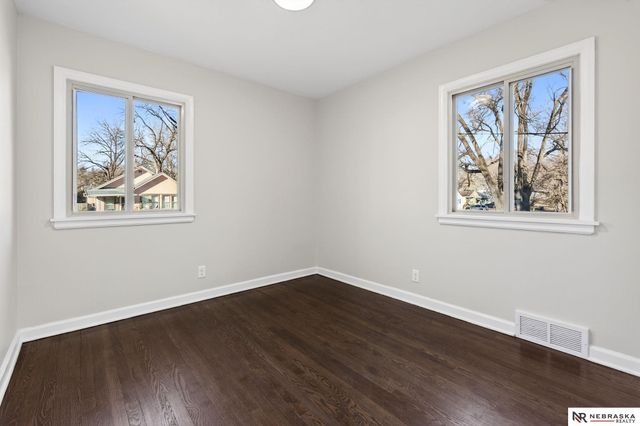 3818 Pinkney Street, Omaha, NE 68111