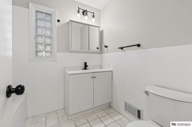 3818 Pinkney Street, Omaha, NE 68111