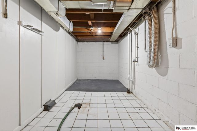 3818 Pinkney Street, Omaha, NE 68111