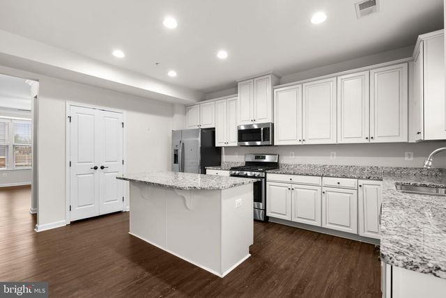 8286 HICKORY HOLLOW DR, Glen Burnie, MD 21060