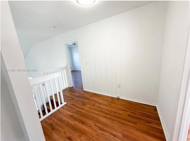 1145 W Lake St, Hollywood, FL 33019