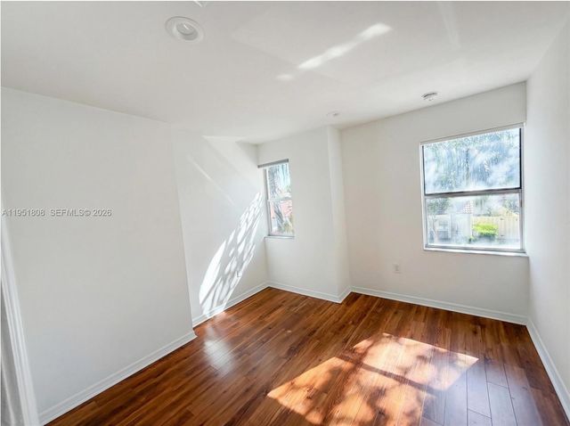 1145 W Lake St, Hollywood, FL 33019