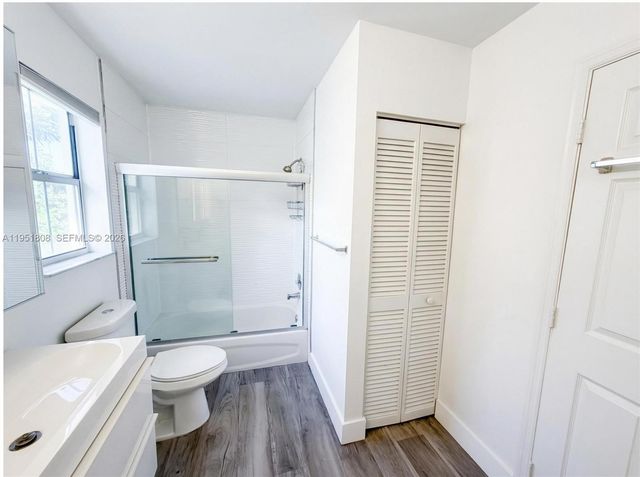 1145 W Lake St, Hollywood, FL 33019