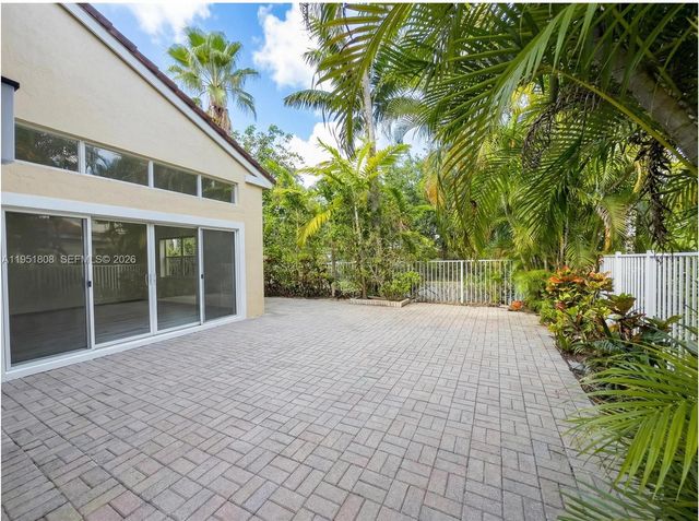 1145 W Lake St, Hollywood, FL 33019