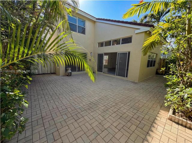 1145 W Lake St, Hollywood, FL 33019
