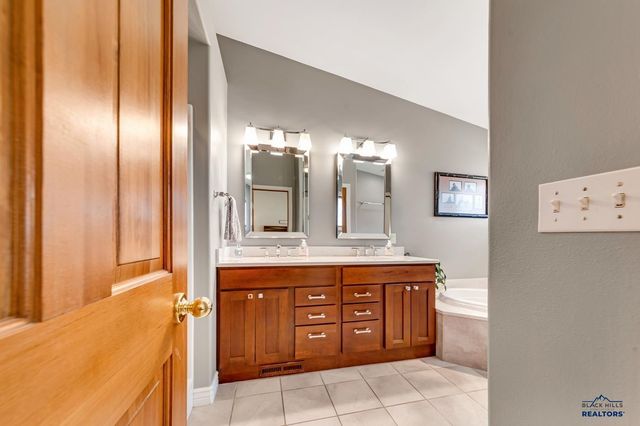 1295 DUFFER DR, Rapid City, SD 57702