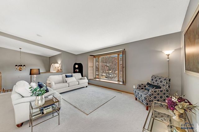 1295 DUFFER DR, Rapid City, SD 57702