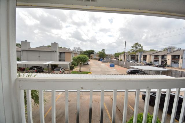 260 El Dorado Boulevard 204, Houston, TX 77598