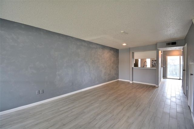 260 El Dorado Boulevard 204, Houston, TX 77598
