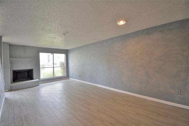 260 El Dorado Boulevard 204, Houston, TX 77598