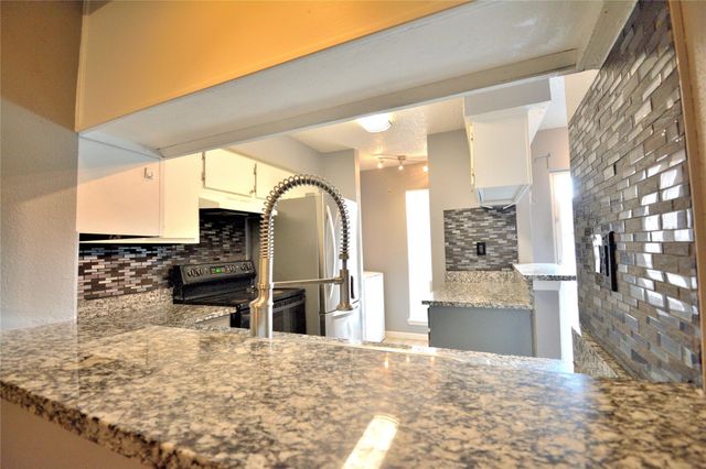 260 El Dorado Boulevard 204, Houston, TX 77598
