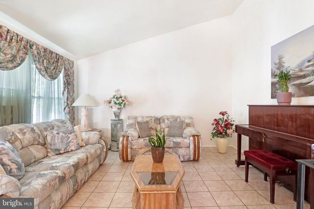 89 BARBARA LEE DR, Hamilton, NJ 08619