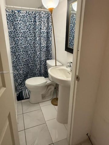 129 SE 5th St 1-4, Hallandale Beach, FL 33009