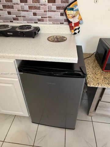 129 SE 5th St 1-4, Hallandale Beach, FL 33009