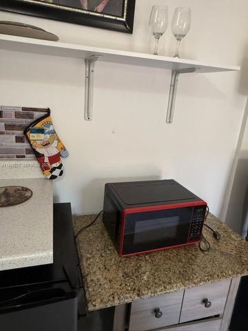129 SE 5th St 1-4, Hallandale Beach, FL 33009