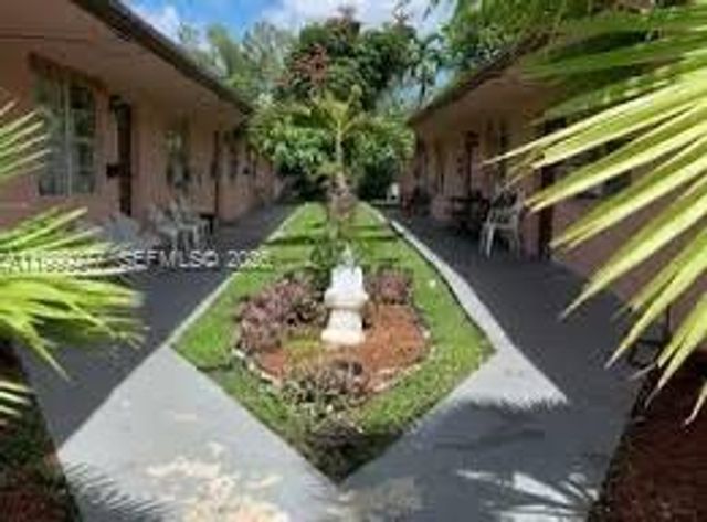 129 SE 5th St 1-4, Hallandale Beach, FL 33009