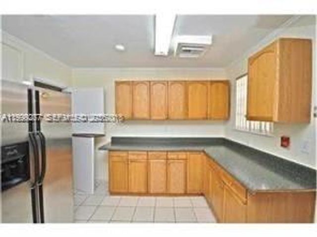 129 SE 5th St 1-4, Hallandale Beach, FL 33009