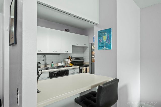 535 N Michigan Avenue 2703, Chicago, IL 60611