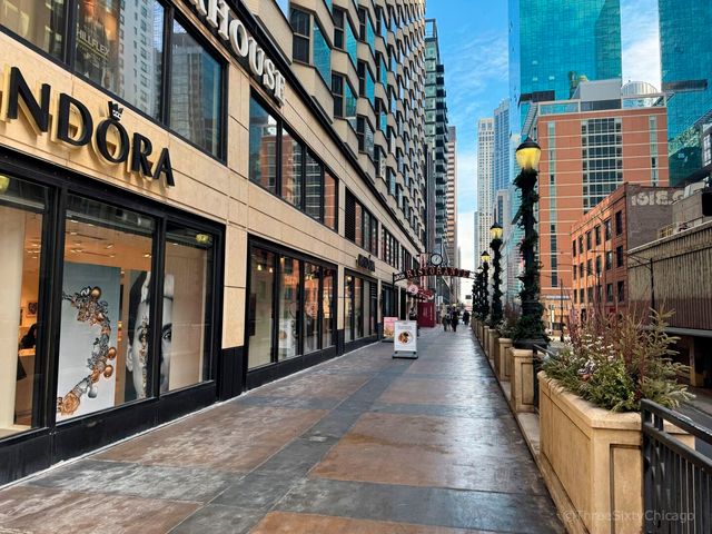 535 N Michigan Avenue 2703, Chicago, IL 60611