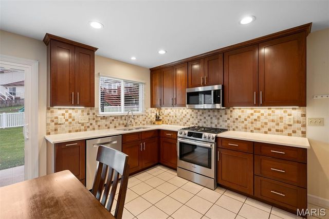 40 Kentucky Blue Ridge Court, St Charles, MO 63303