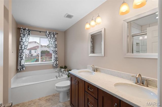 40 Kentucky Blue Ridge Court, St Charles, MO 63303