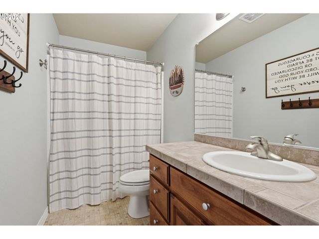 3306 N SOLSTICE Ln, Newberg, OR 97132