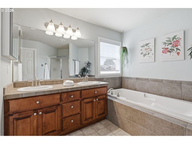 3306 N SOLSTICE Ln, Newberg, OR 97132