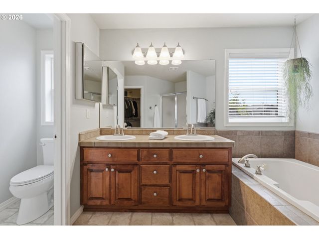 3306 N SOLSTICE Ln, Newberg, OR 97132