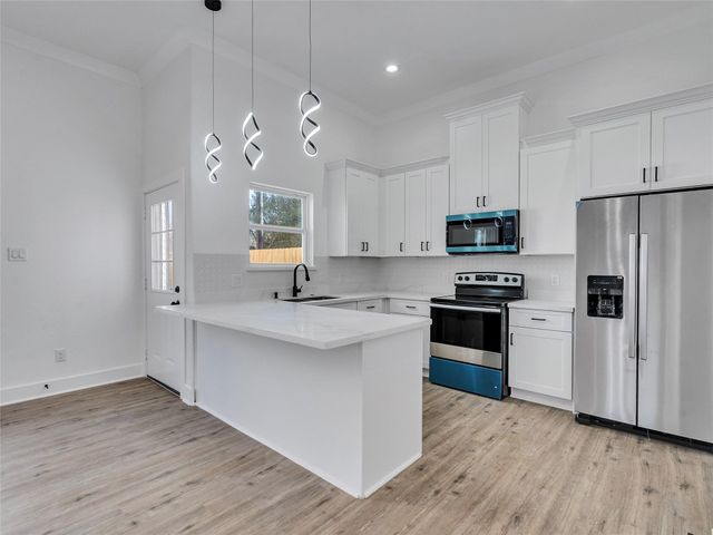 5128 Clover Street B, Houston, TX 77033