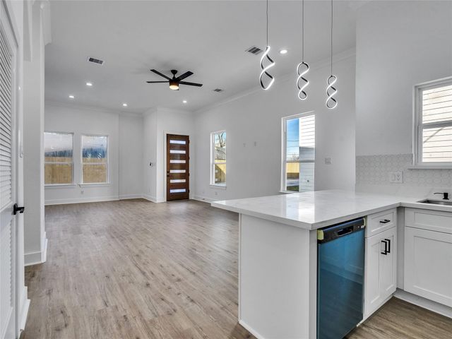 5128 Clover Street B, Houston, TX 77033