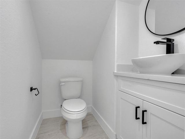 5128 Clover Street B, Houston, TX 77033